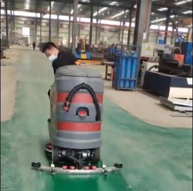 車間地坪清理困難？該怎么選擇合適的洗地機(jī)呢？